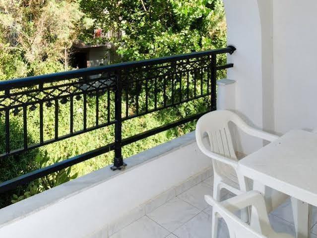 Karras Livin Apartment Laganas Exterior foto